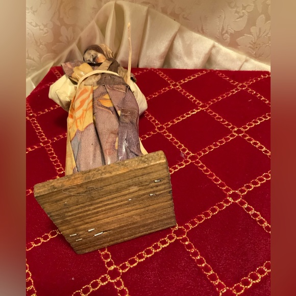 FOLK ART SCULPTURE FIGURINE - Picture 6 of 6